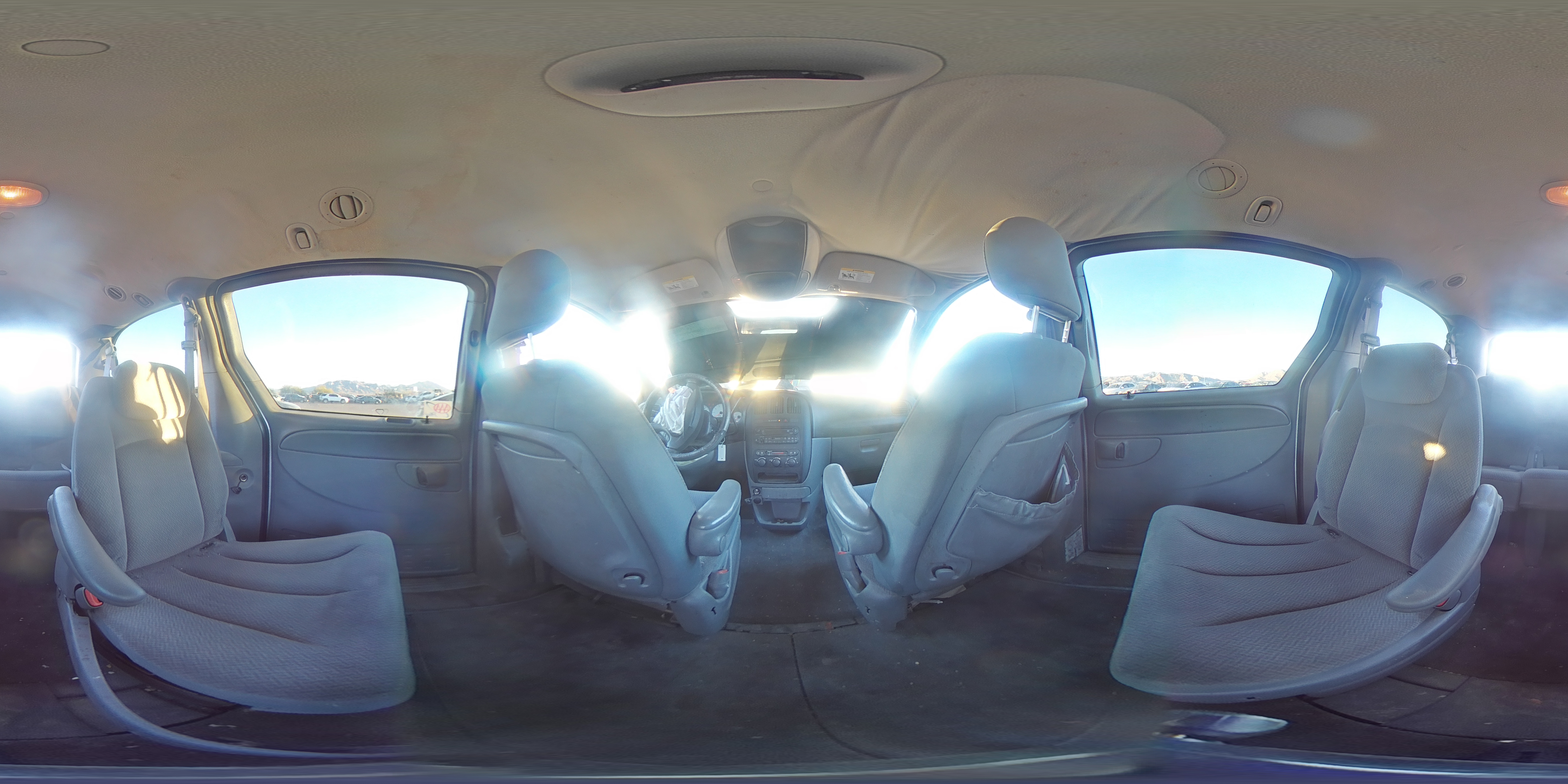 2005 Dodge Caravan - Image 13