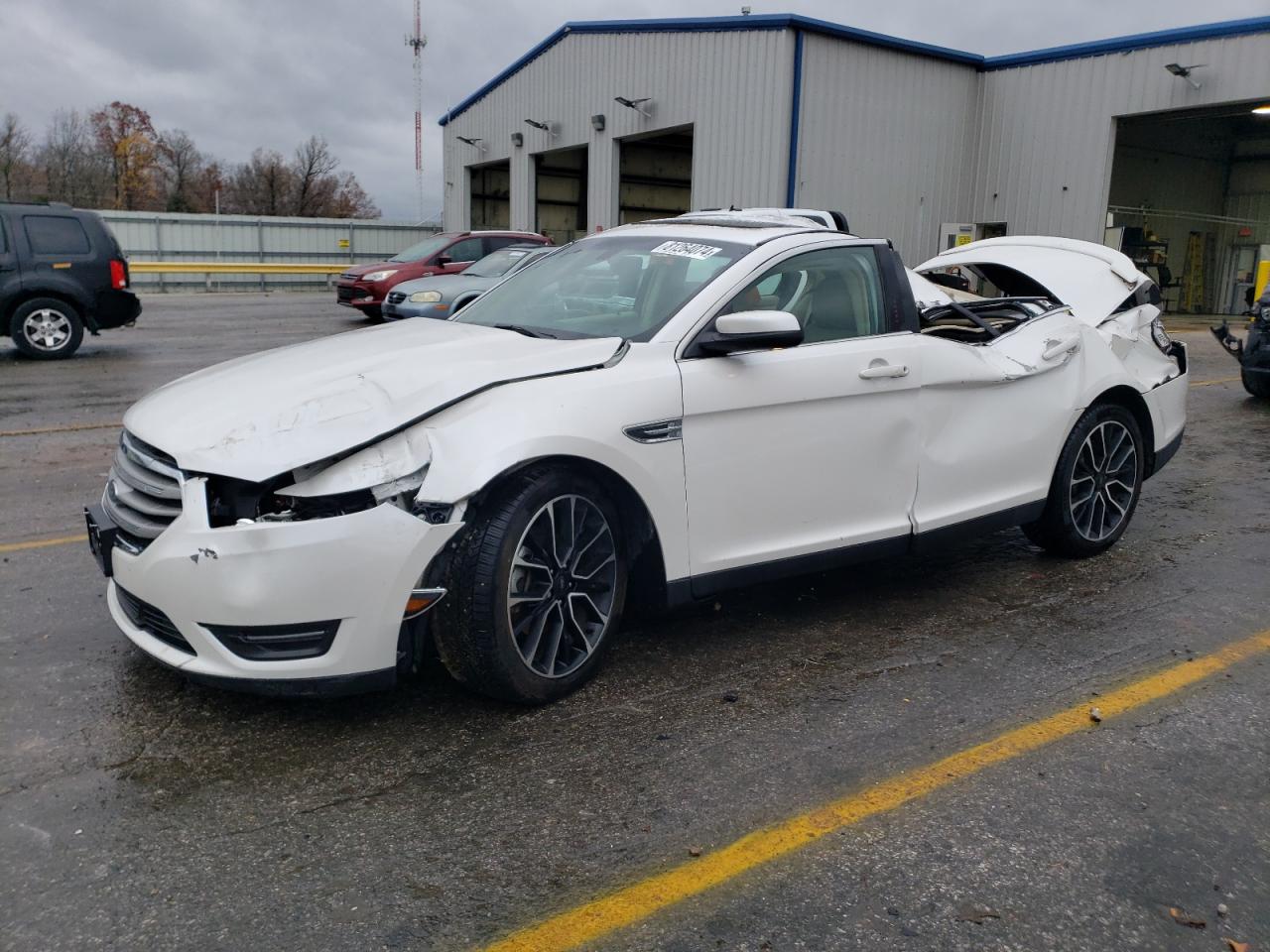 2017 Ford Taurus - Image 1
