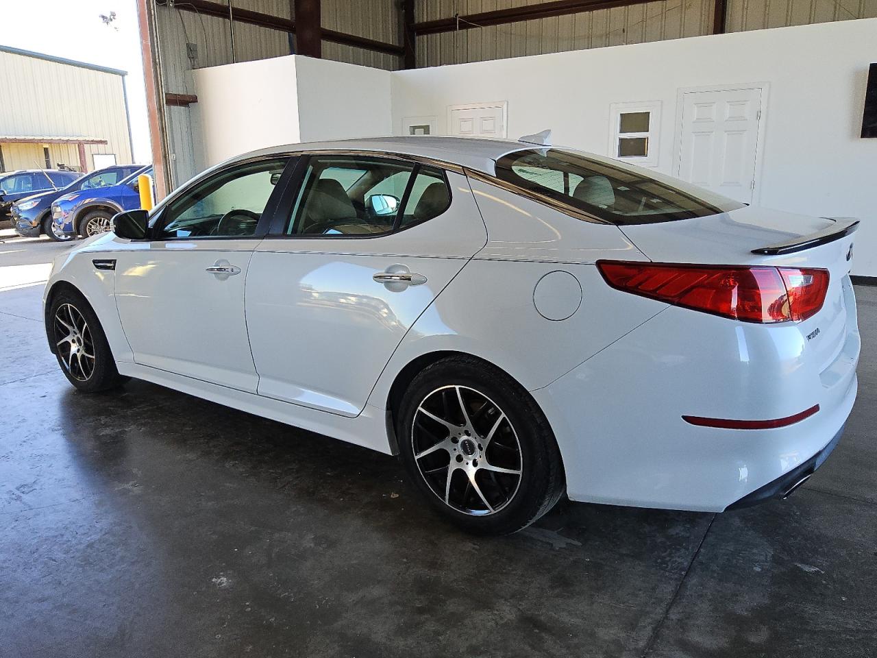 VIN 5XXGM4A71FG495967 2015 KIA OPTIMA no.2