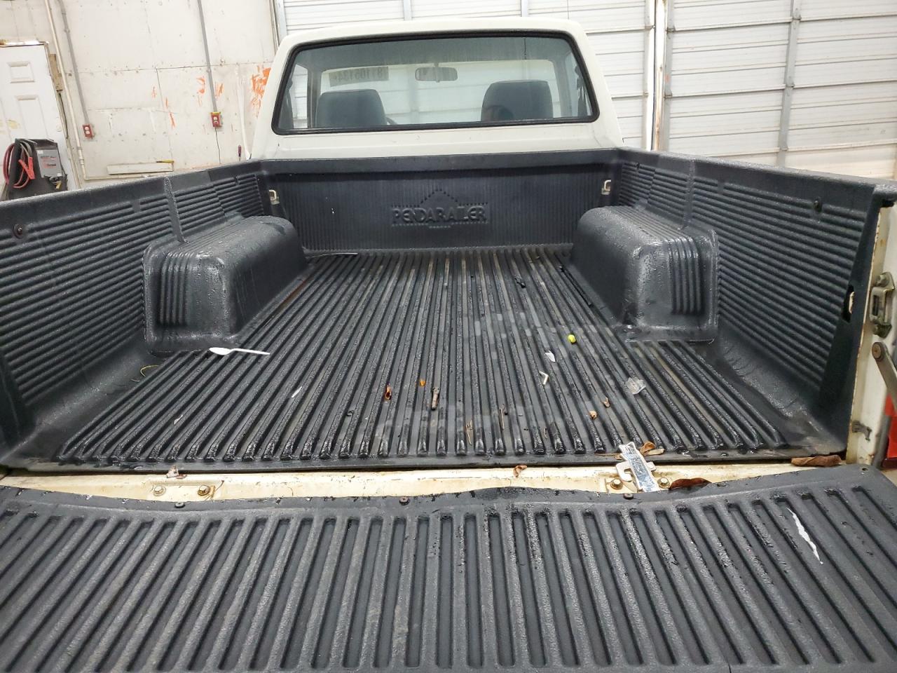 1988 Toyota Pickup - Image 10