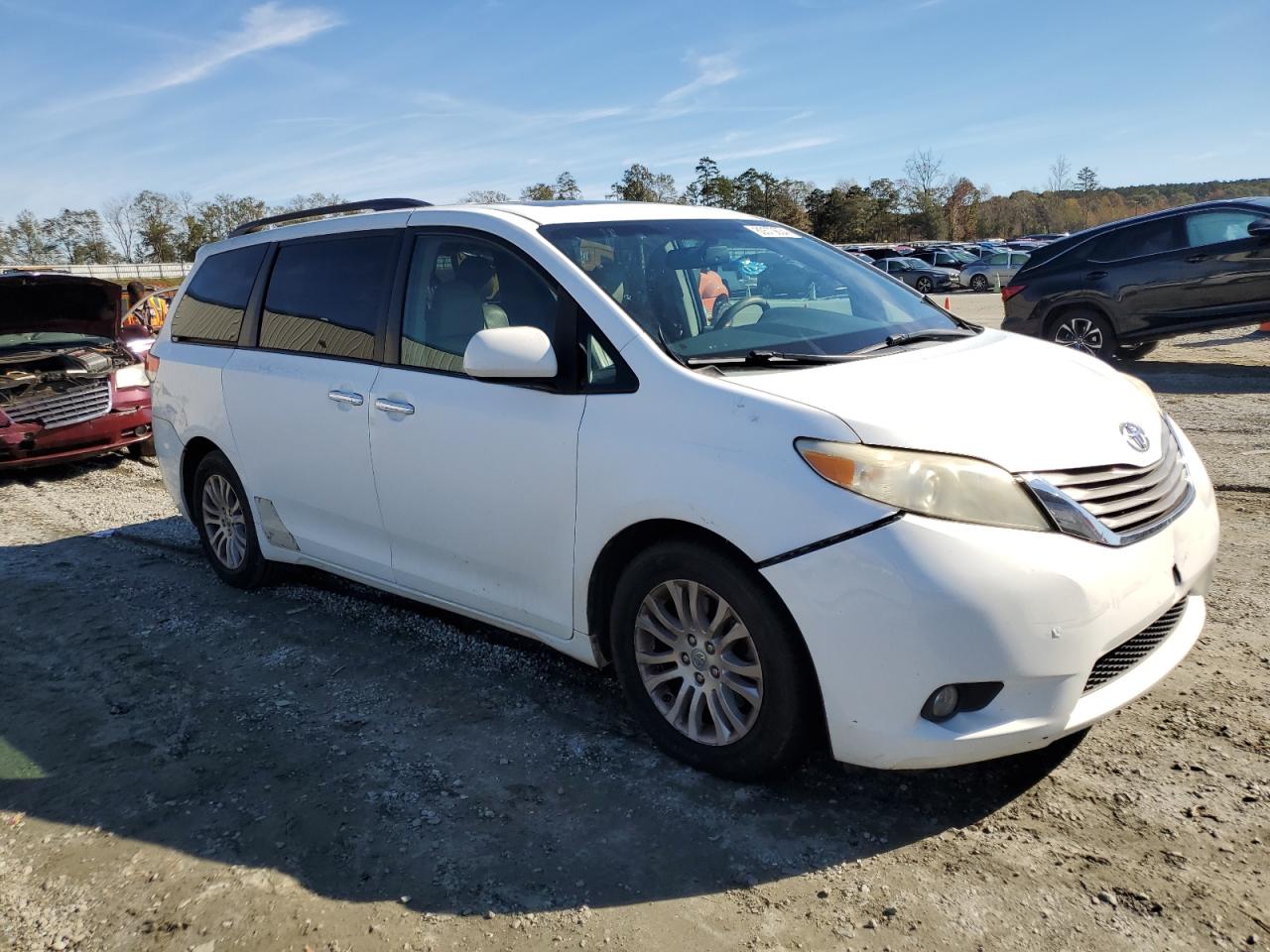 2011 Toyota Sienna - Image 4