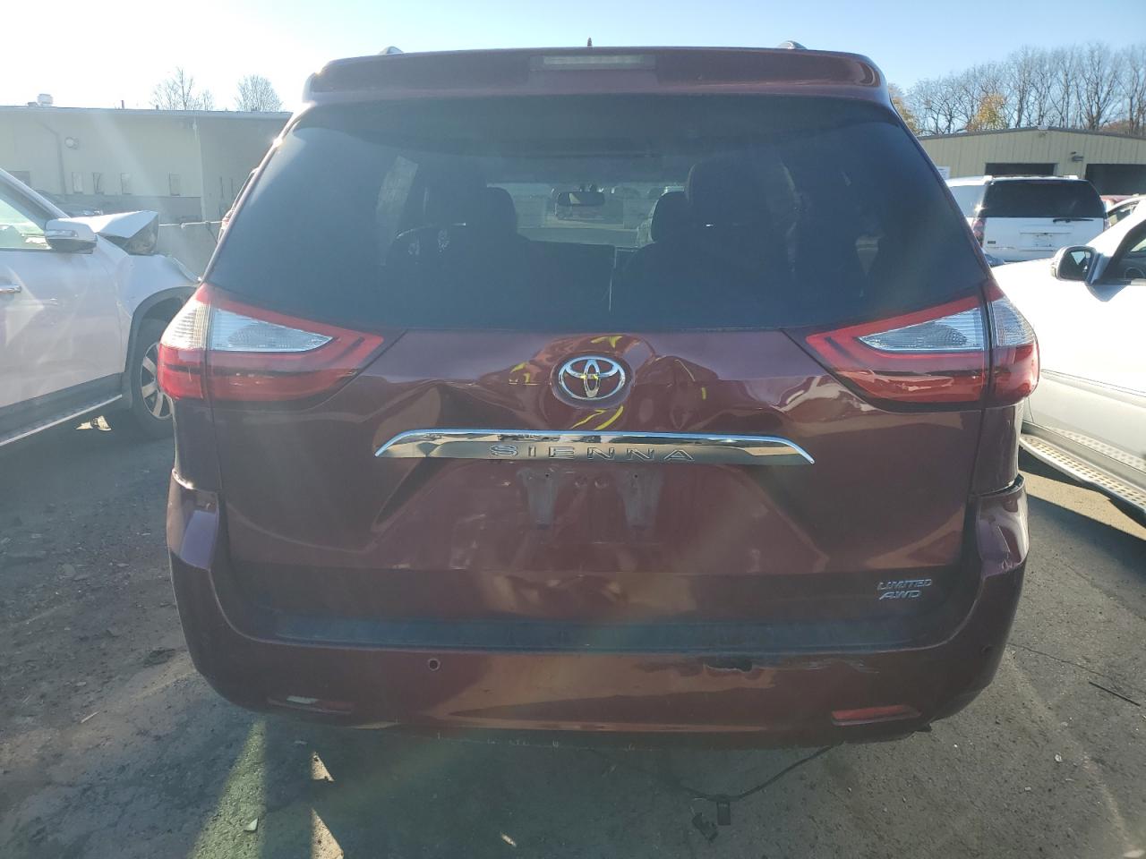 2017 Toyota Sienna - Image 6