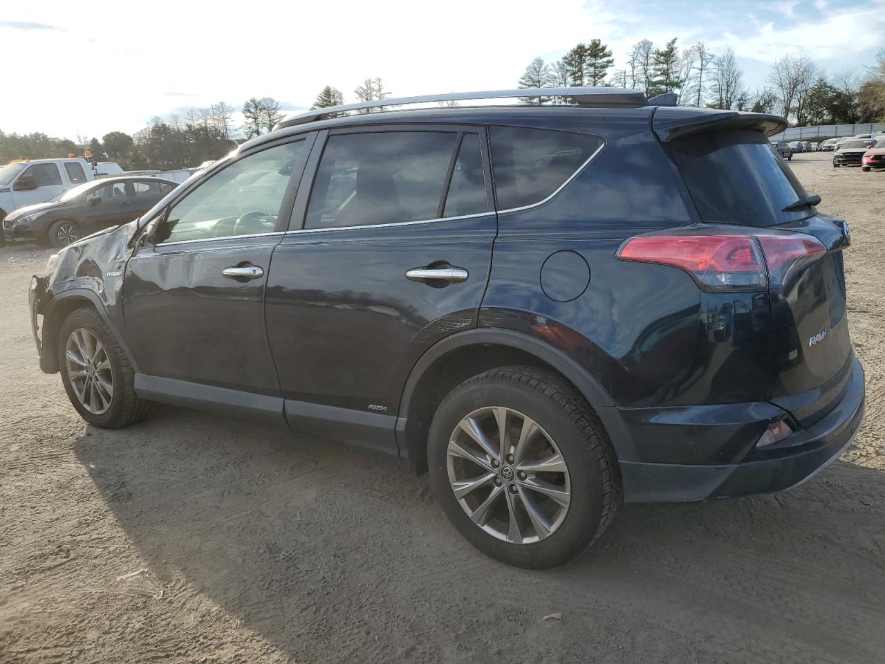 VIN JTMDJREV7HD114668 2017 TOYOTA RAV4 no.2