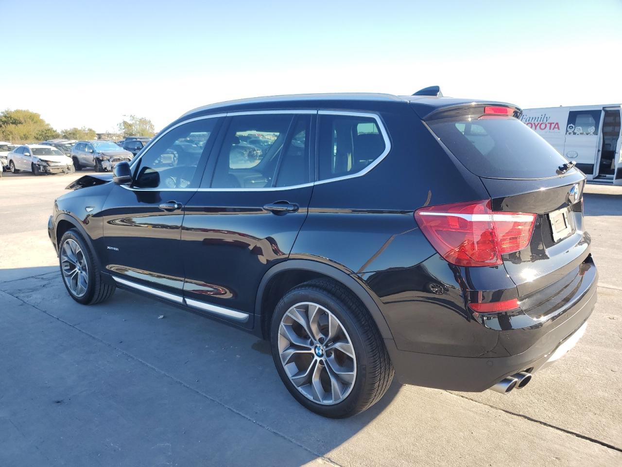 VIN 5UXWX9C30H0W73168 2017 BMW X3 no.2