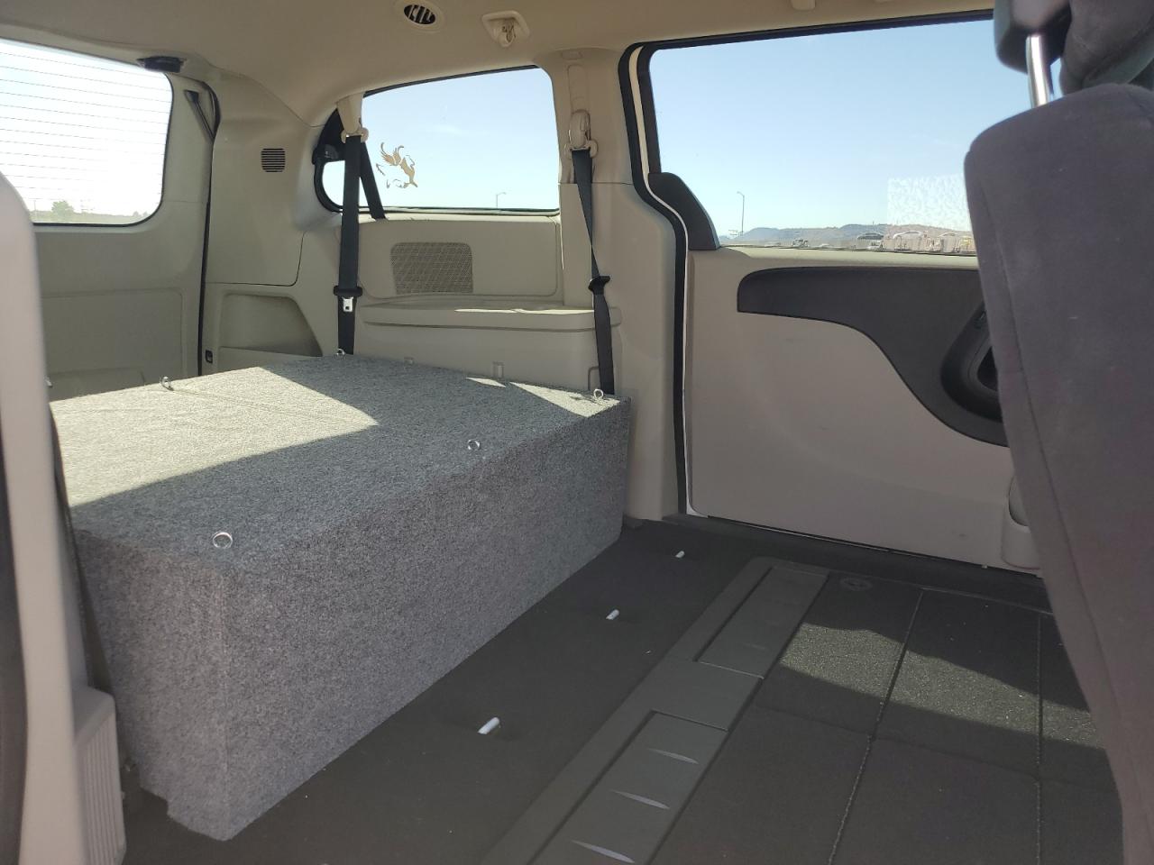 2012 Dodge Caravan - Image 11