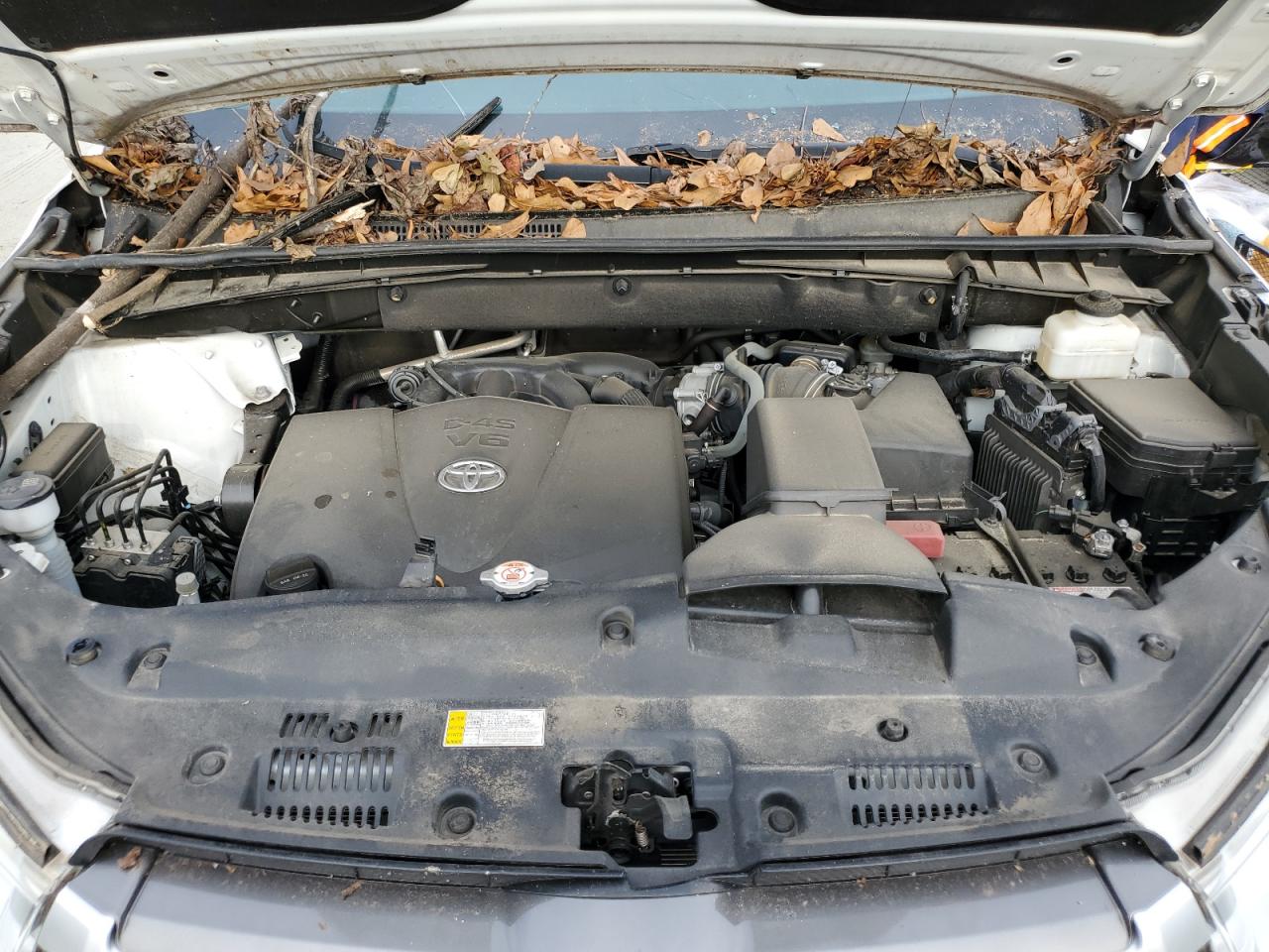 2019 Toyota Highlander - Image 12
