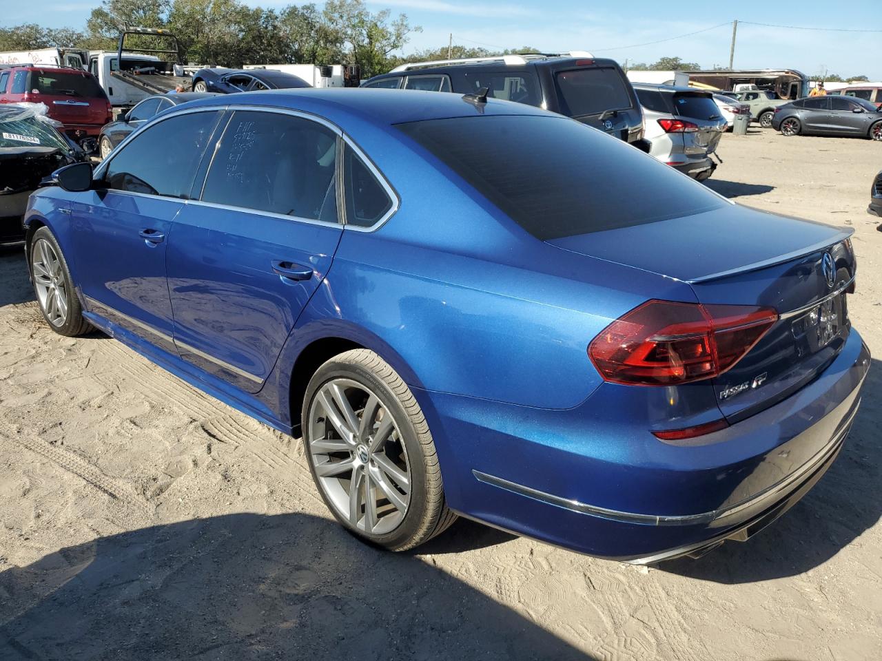 2017 Volkswagen Passat - Image 2