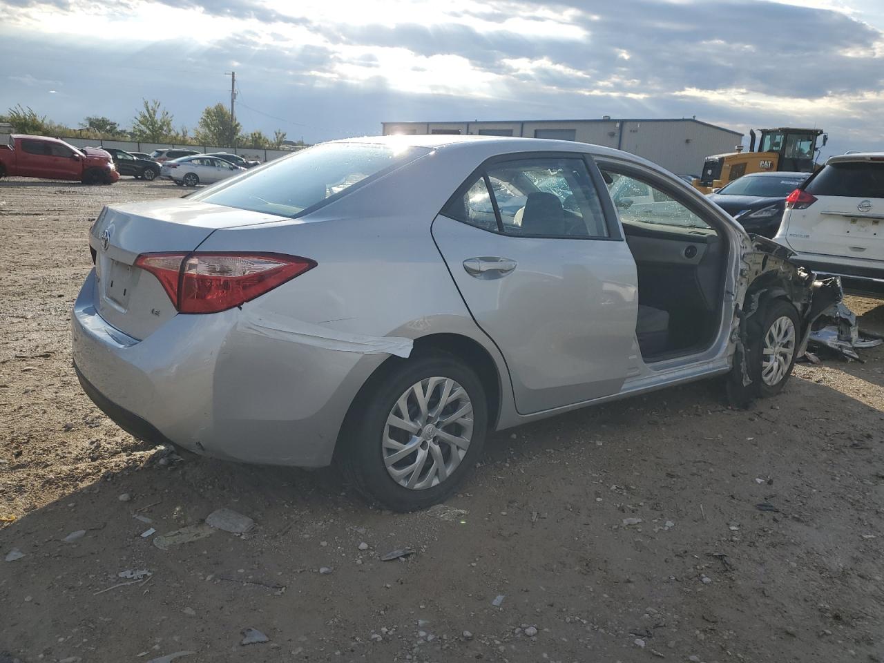 VIN 5YFBURHE3JP742532 2018 TOYOTA COROLLA no.3