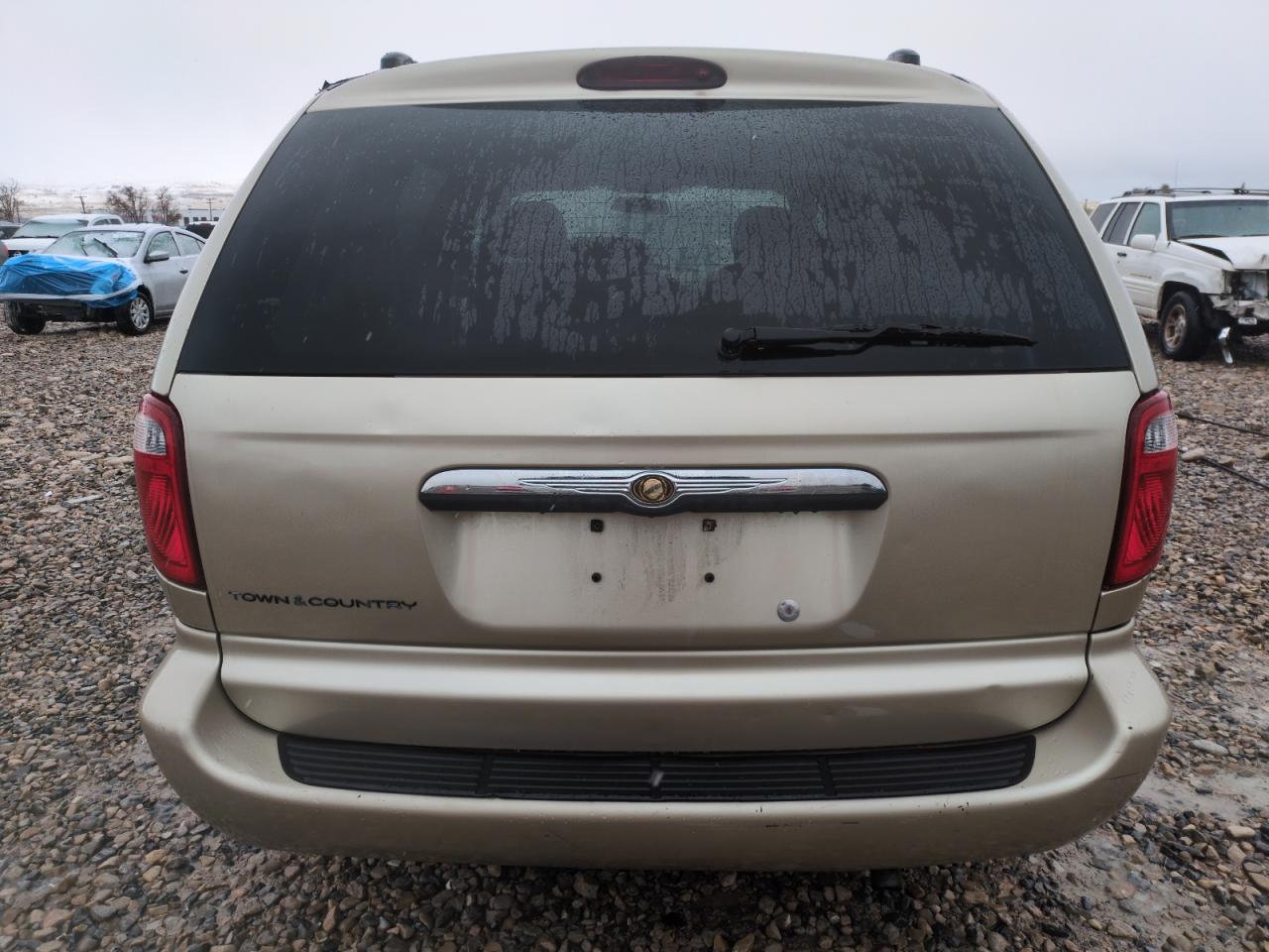 2005 Chrysler Town & Country - Image 6