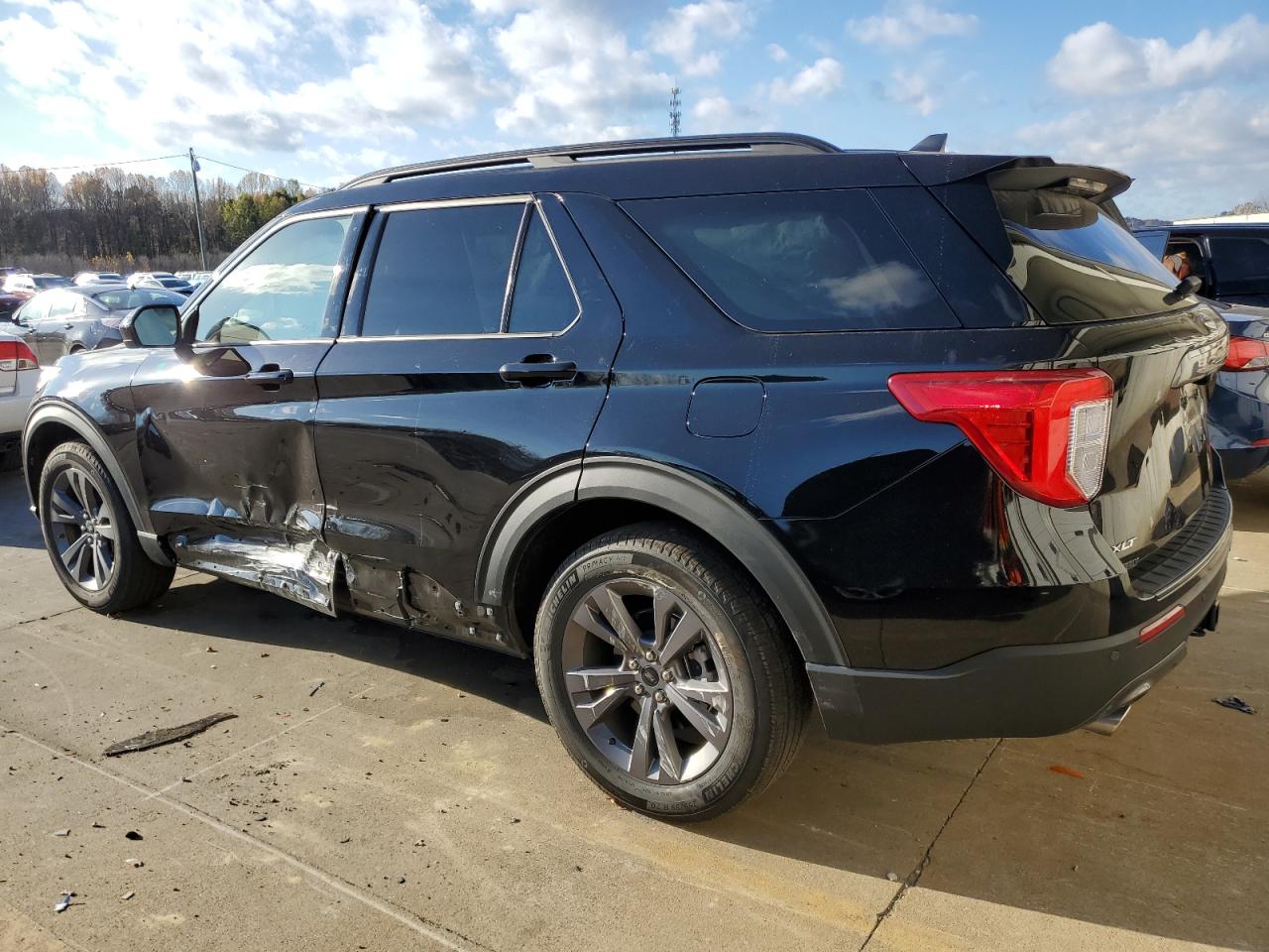 2023 Ford Explorer - Image 2