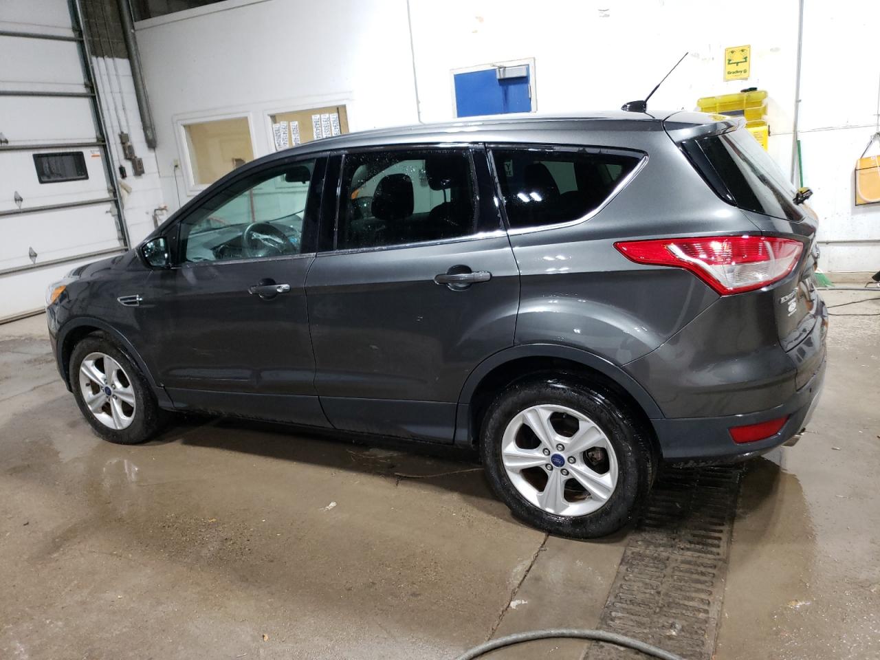 VIN 1FMCU0GXXGUB99061 2016 FORD ESCAPE no.2