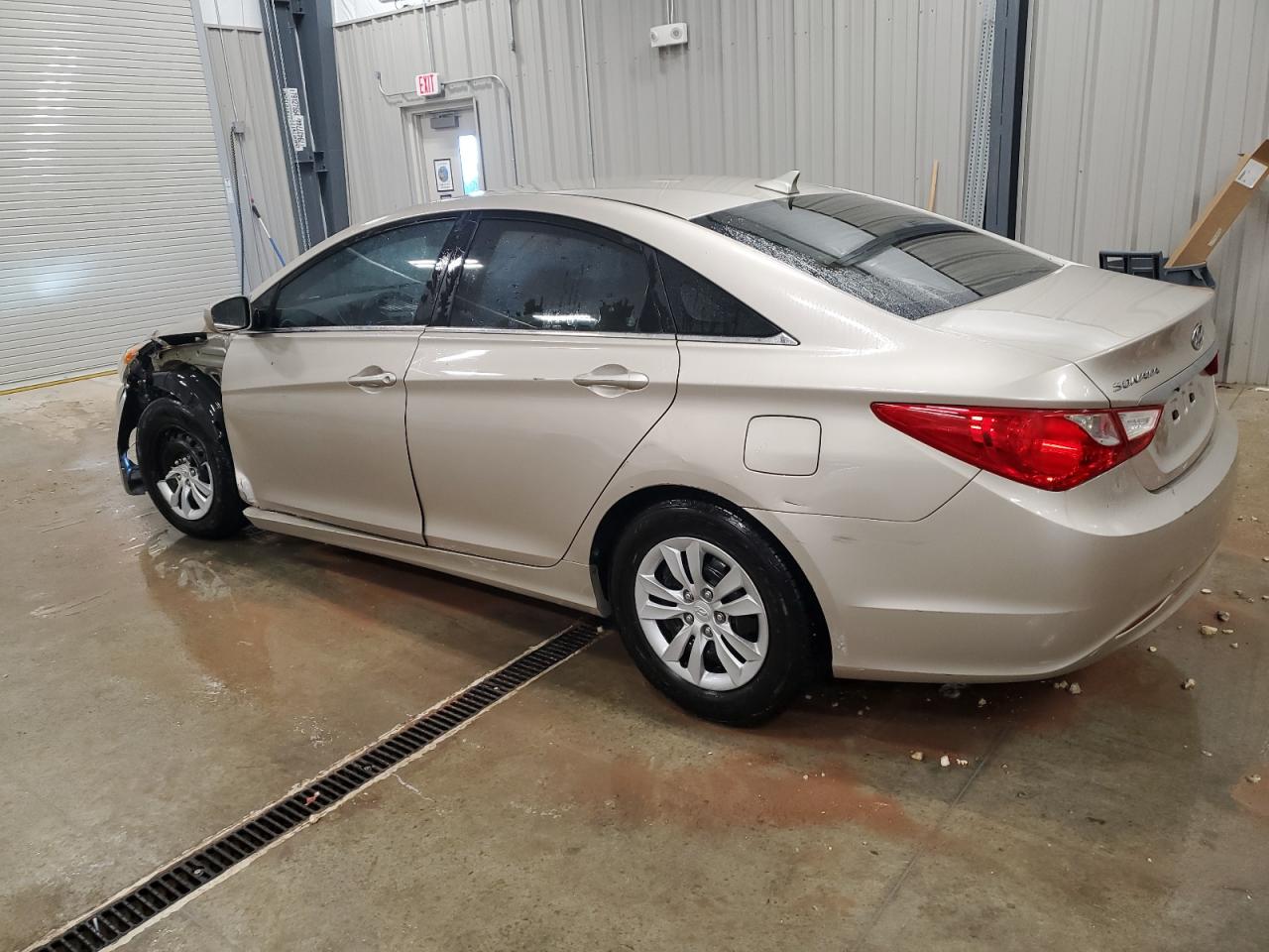 2011 Hyundai Sonata - Image 2