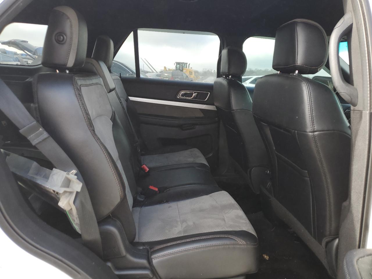 2017 Ford Explorer - Image 11