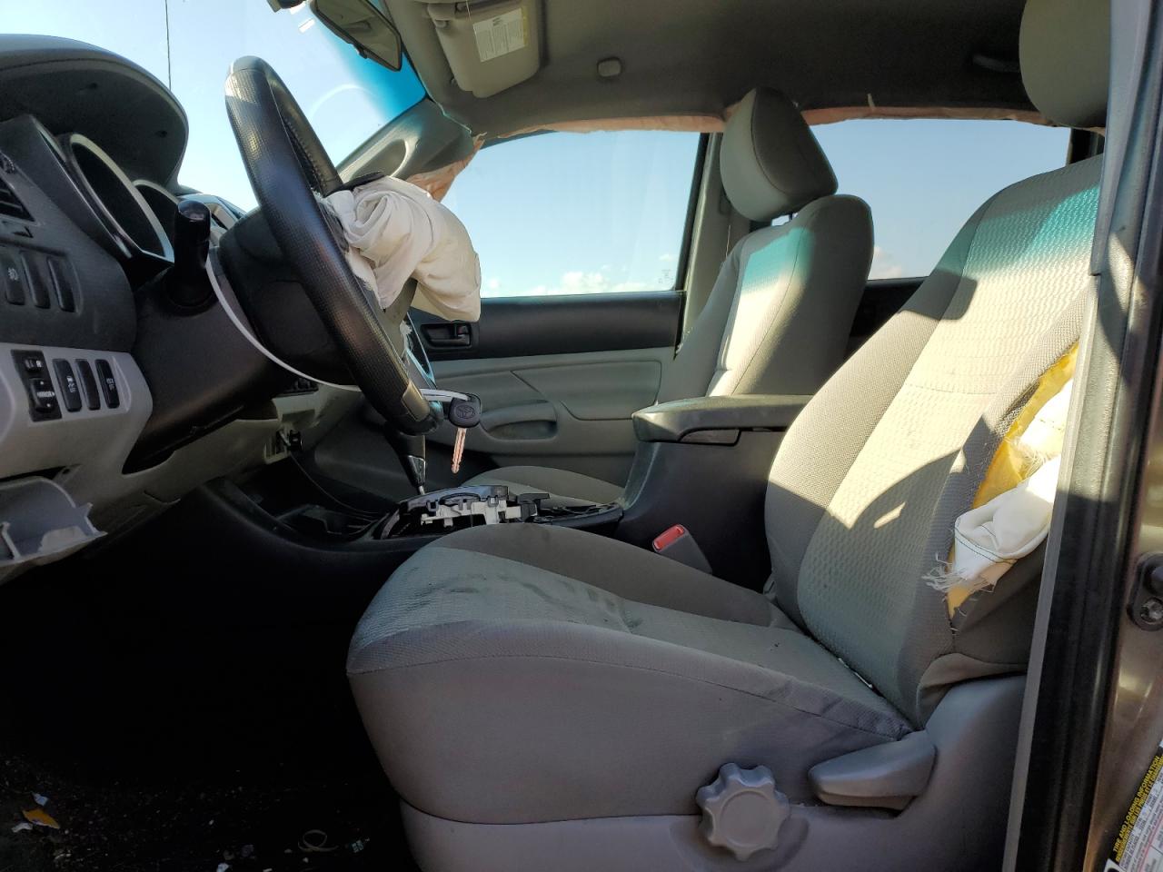 2015 Toyota Tacoma - Image 7