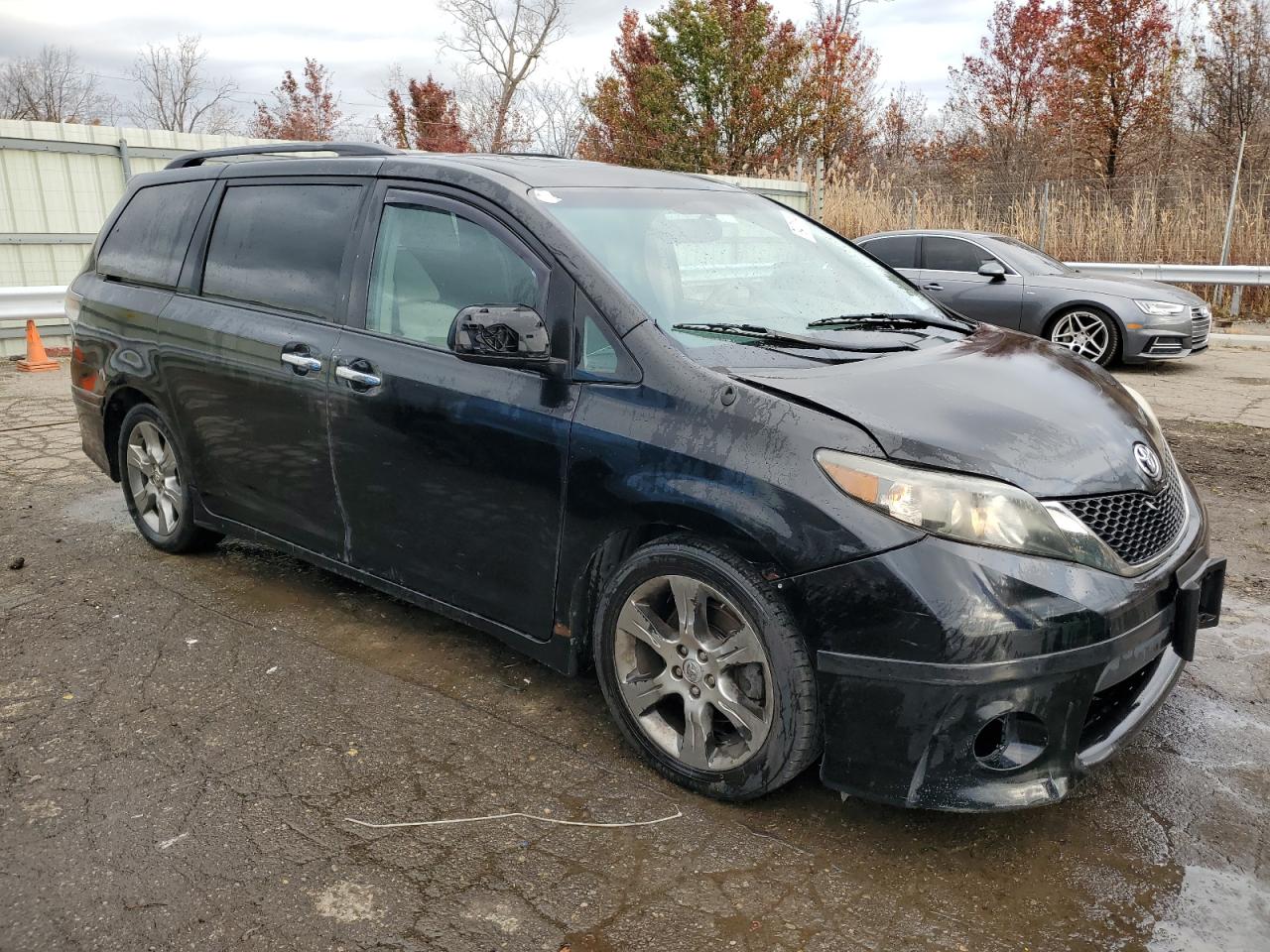 VIN 5TDXK3DC1DS376661 2013 TOYOTA SIENNA no.4