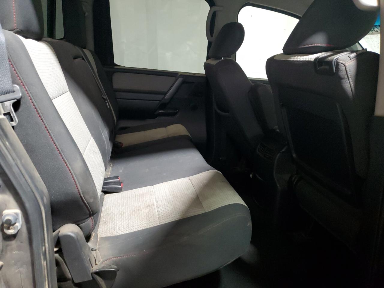 2012 Nissan Titan - Image 10