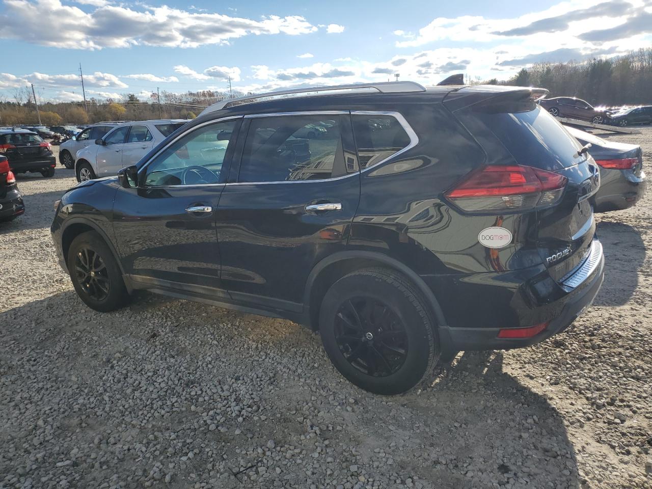 2017 Nissan Rogue - Image 2