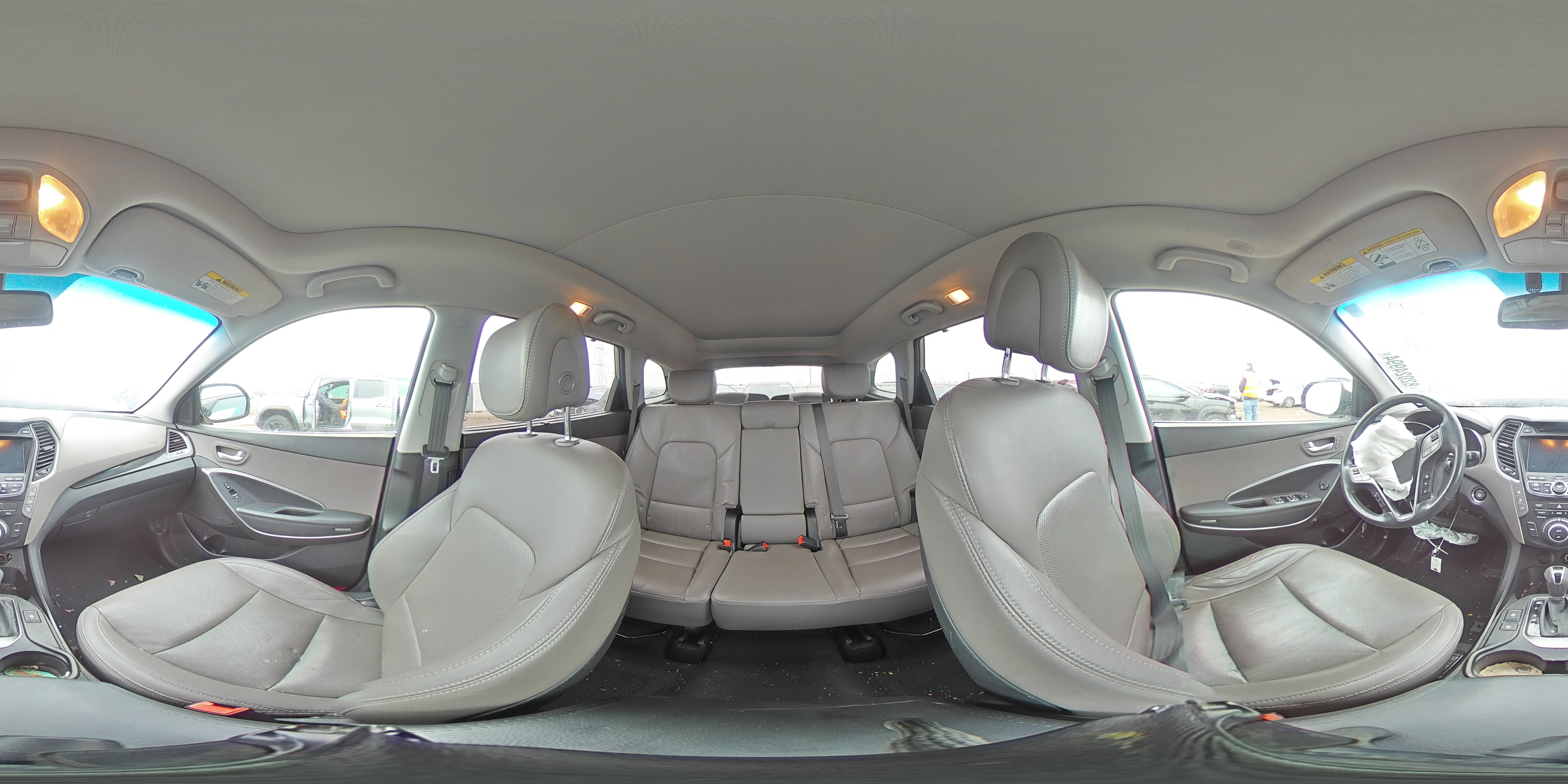 2016 Hyundai Santa Fe - Image 13