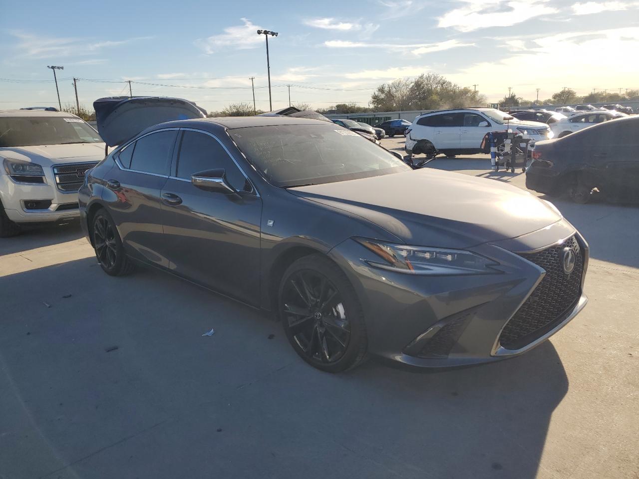 2023 Lexus ES - Image 4