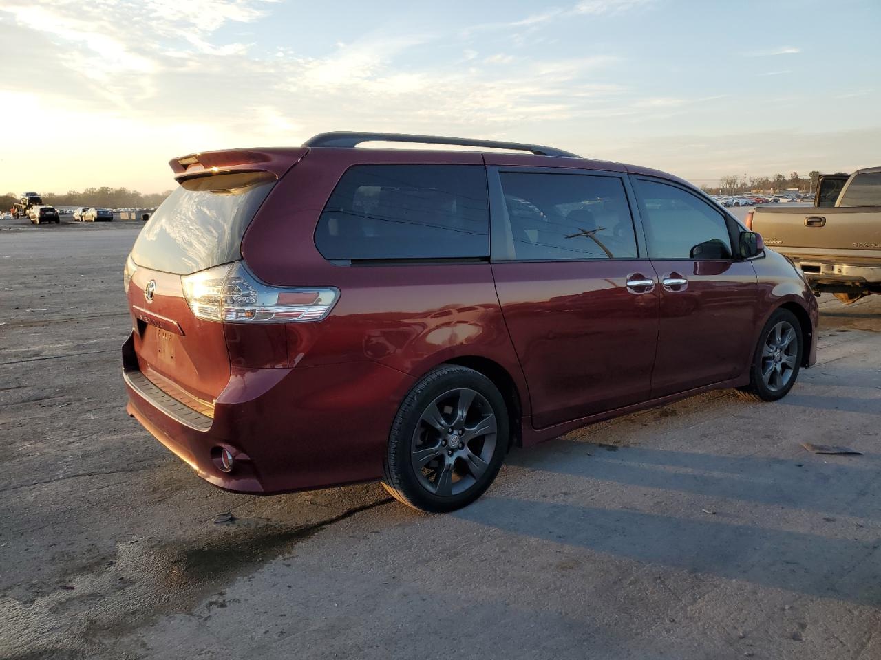 2015 Toyota Sienna - Image 3