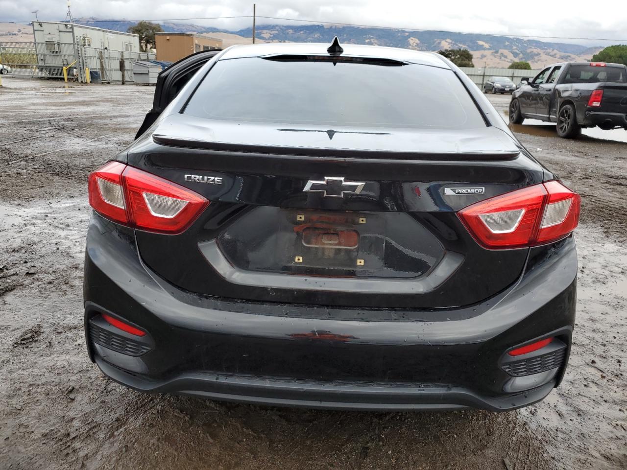 2018 Chevrolet Cruze - Image 6