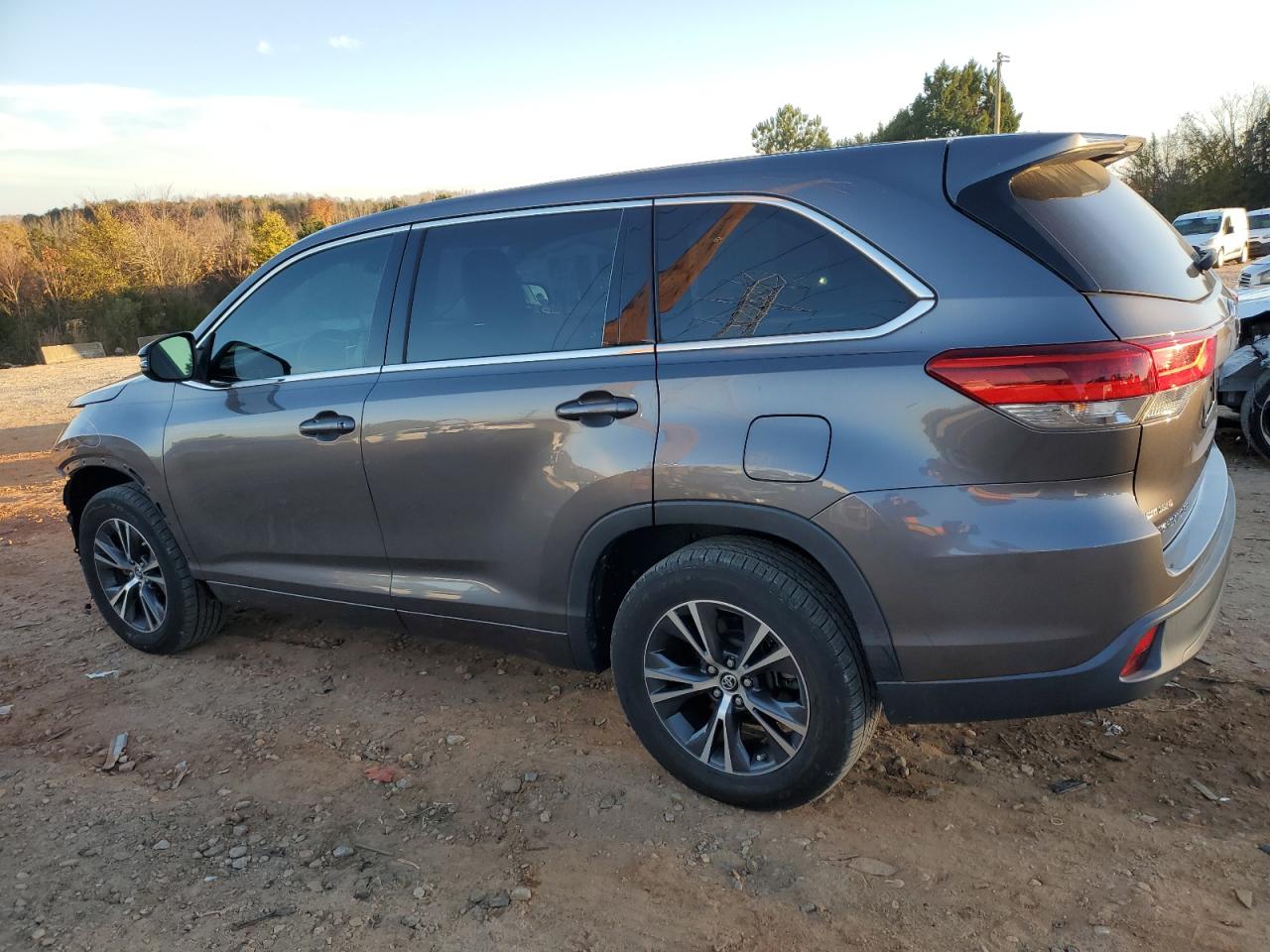 2018 Toyota Highlander - Image 2