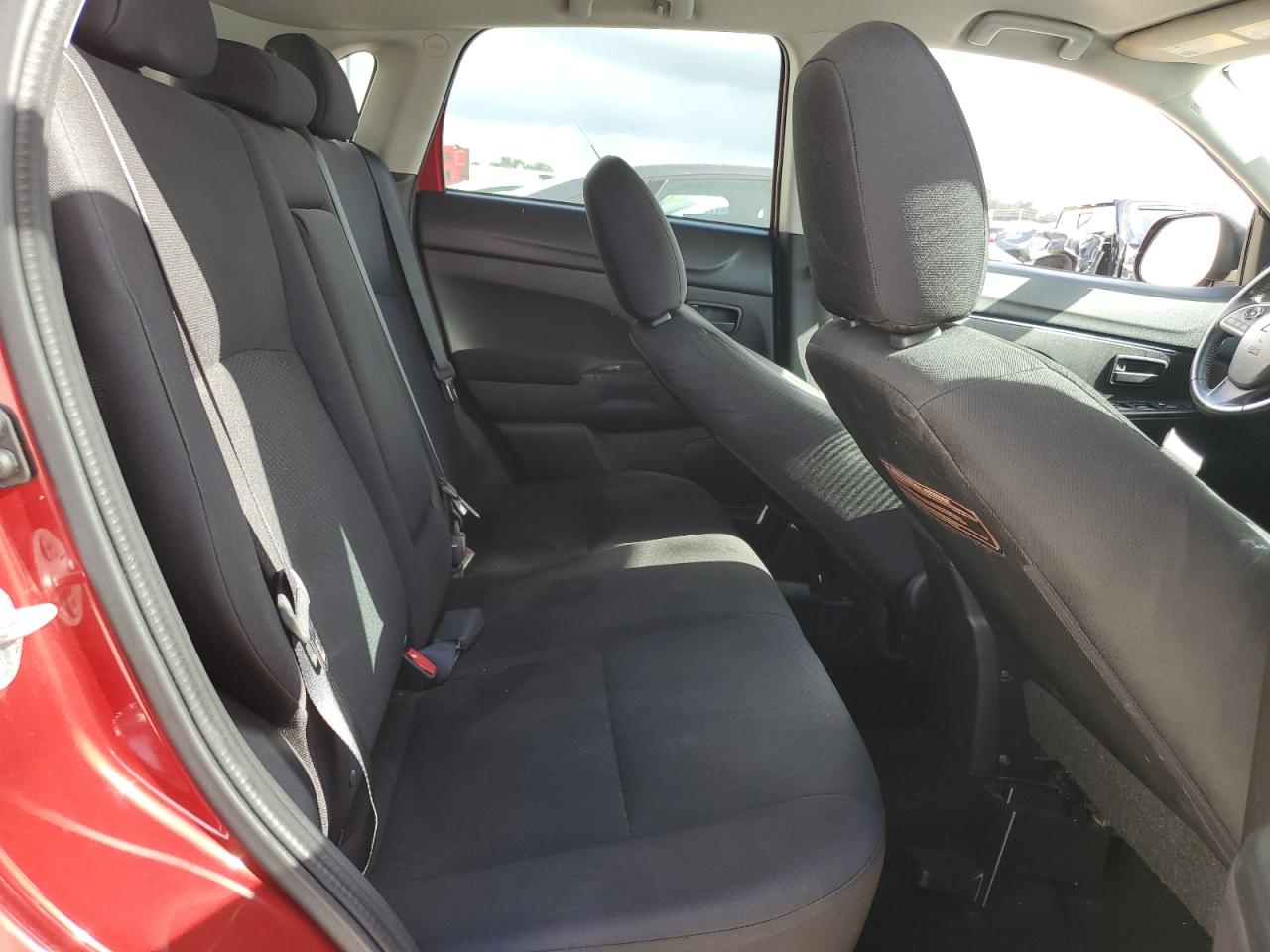 2015 Mitsubishi Outlander - Image 11