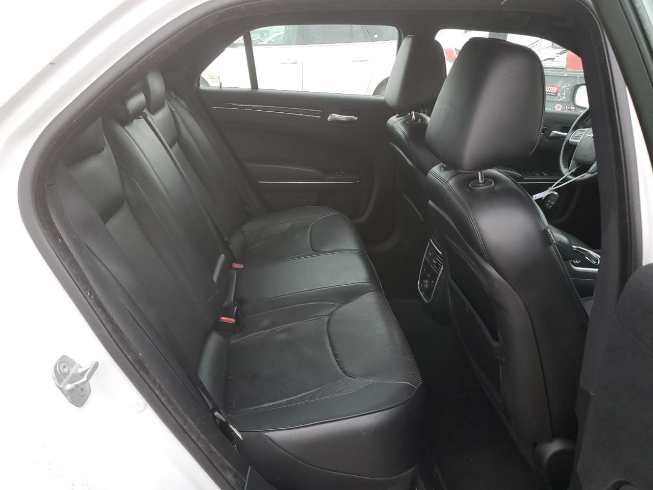 2014 Chrysler 300 - Image 10