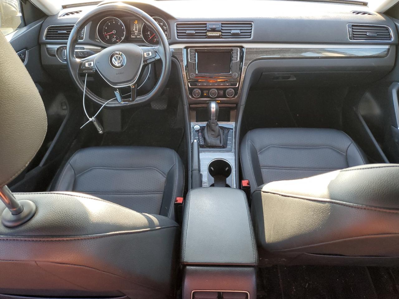 2018 Volkswagen Passat - Image 8