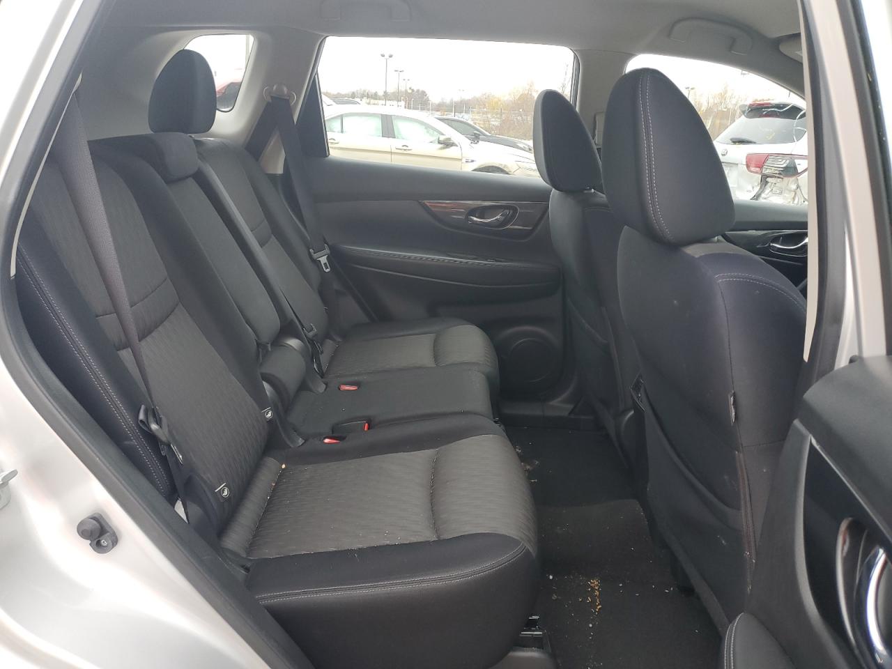 2017 Nissan Rogue - Image 11