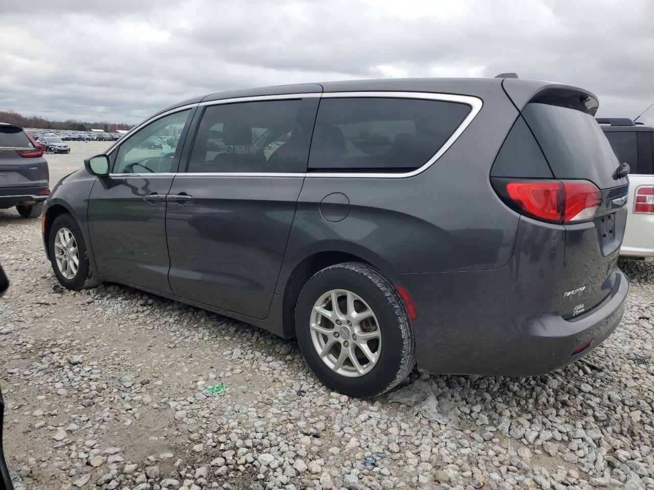 2019 Chrysler Pacifica - Image 2