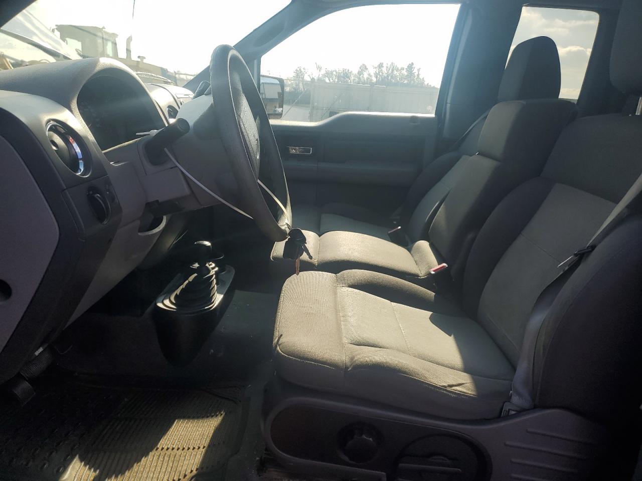 2004 Ford F-150 - Image 7