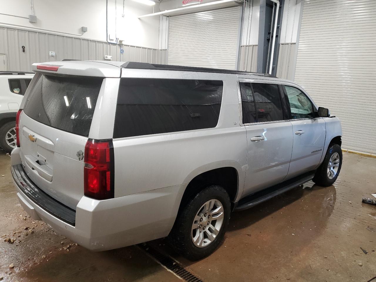 VIN 1GNSKHKC5KR253359 2019 CHEVROLET SUBURBAN no.3