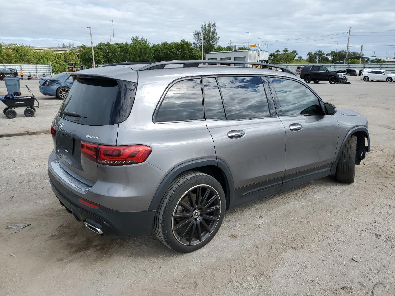 2023 Mercedes-Benz GLB - Image 3
