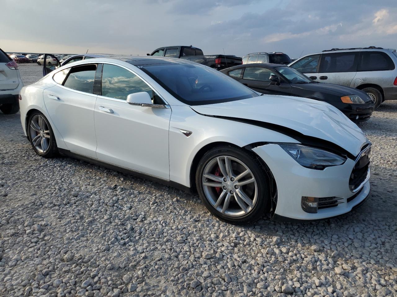 VIN 5YJSA1CP8DFP12168 2013 TESLA MODEL S no.4