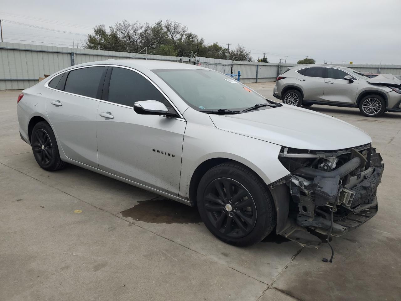 VIN 1G1ZD5ST9JF161289 2018 CHEVROLET MALIBU no.4