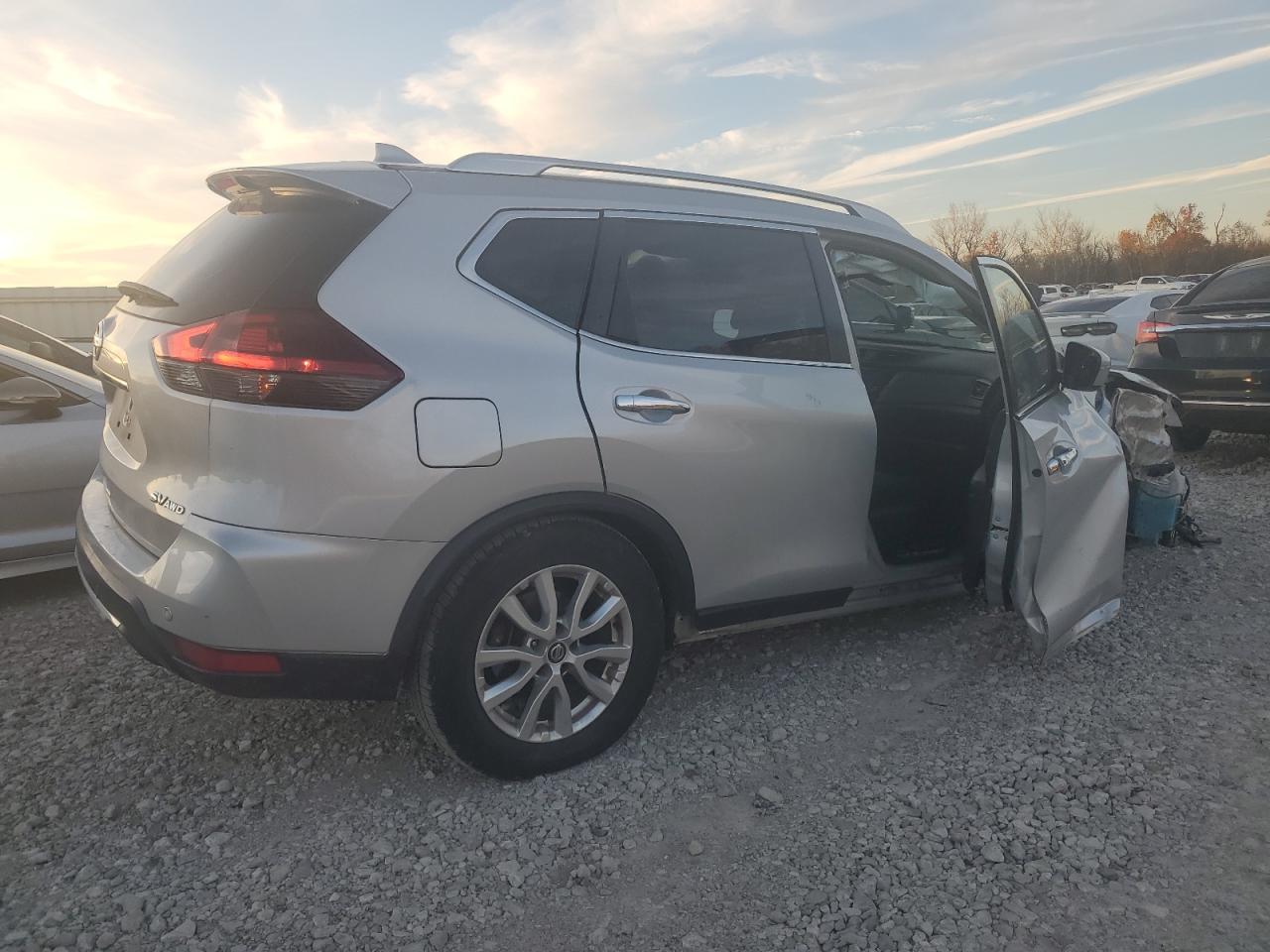 VIN JN8AT2MV0KW396870 2019 NISSAN ROGUE no.3