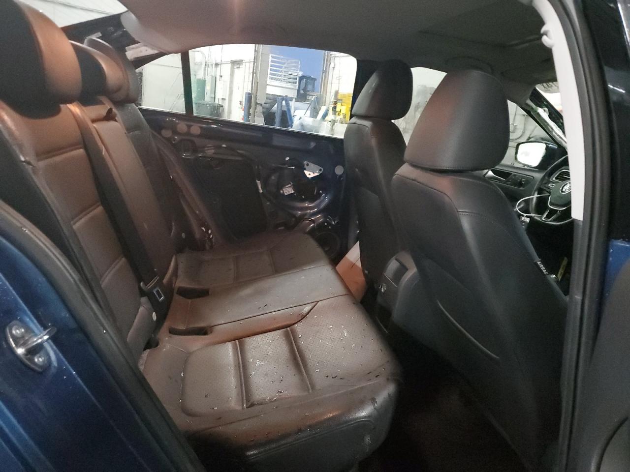 2015 Volkswagen Jetta - Image 10