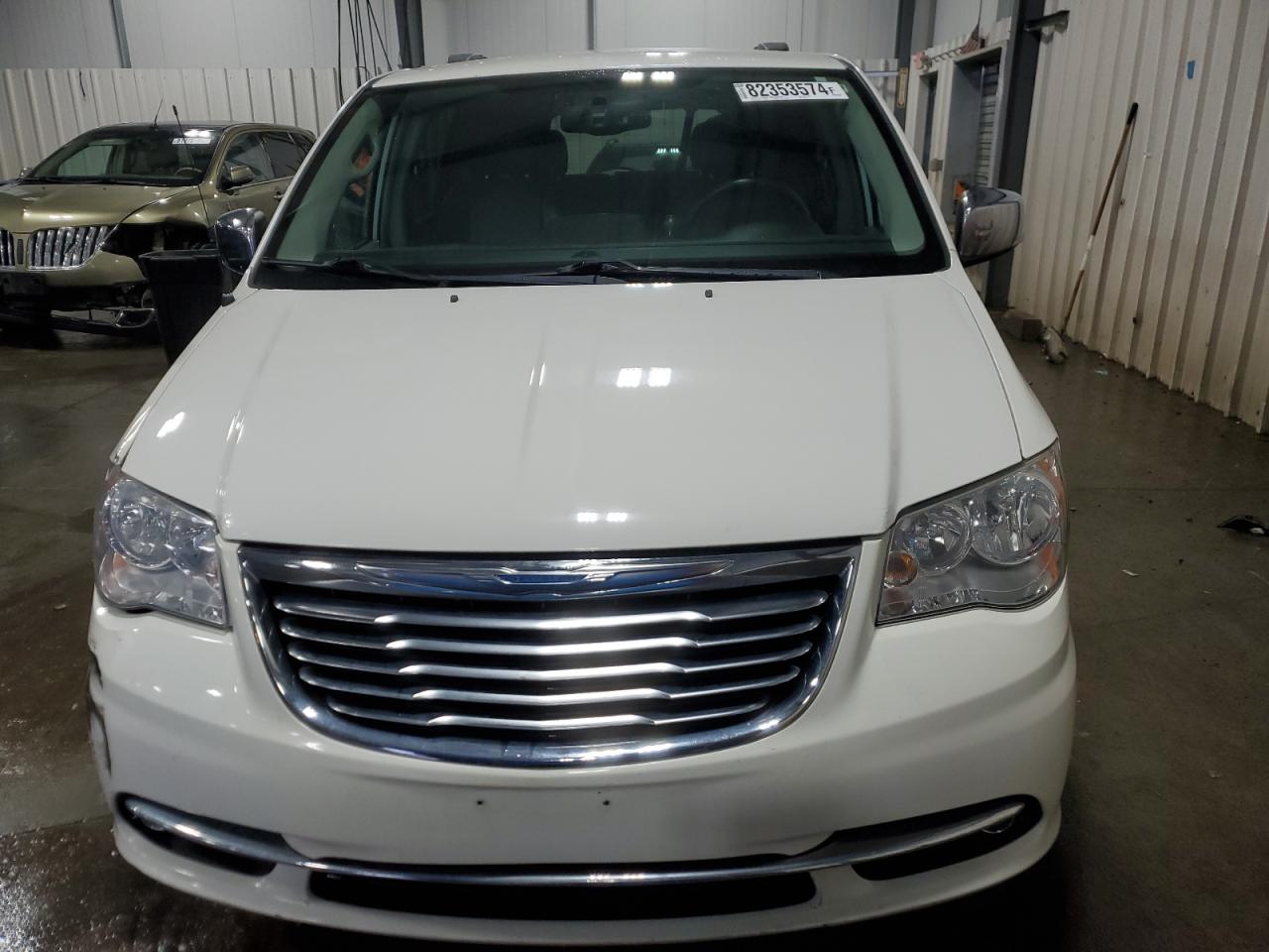 2013 Chrysler Town & Country - Image 5