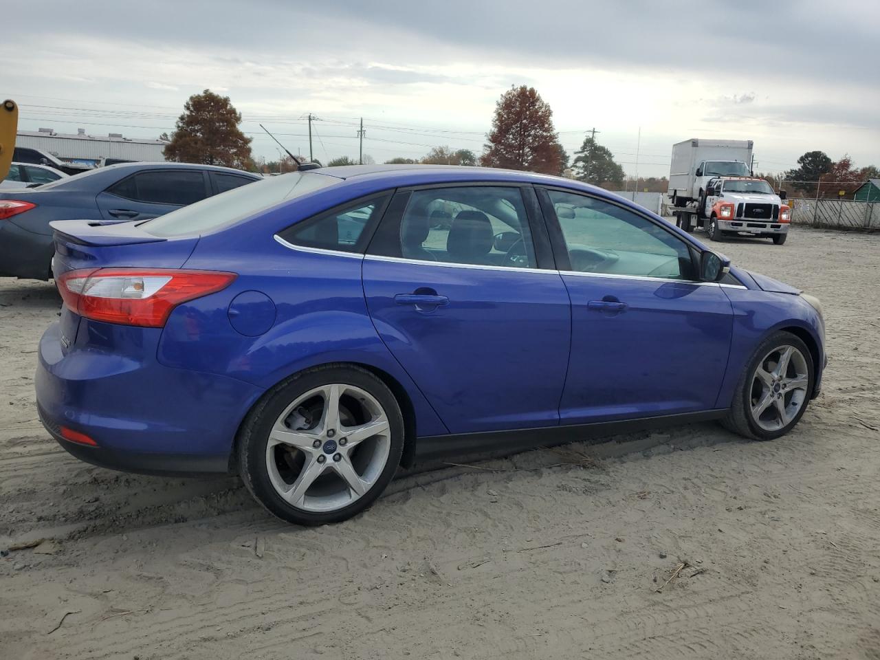 VIN 1FADP3J20EL240658 2014 FORD FOCUS no.3