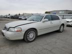 2005 Lincoln Town Car Signature Limited en Venta en Bakersfield, CA - Front End