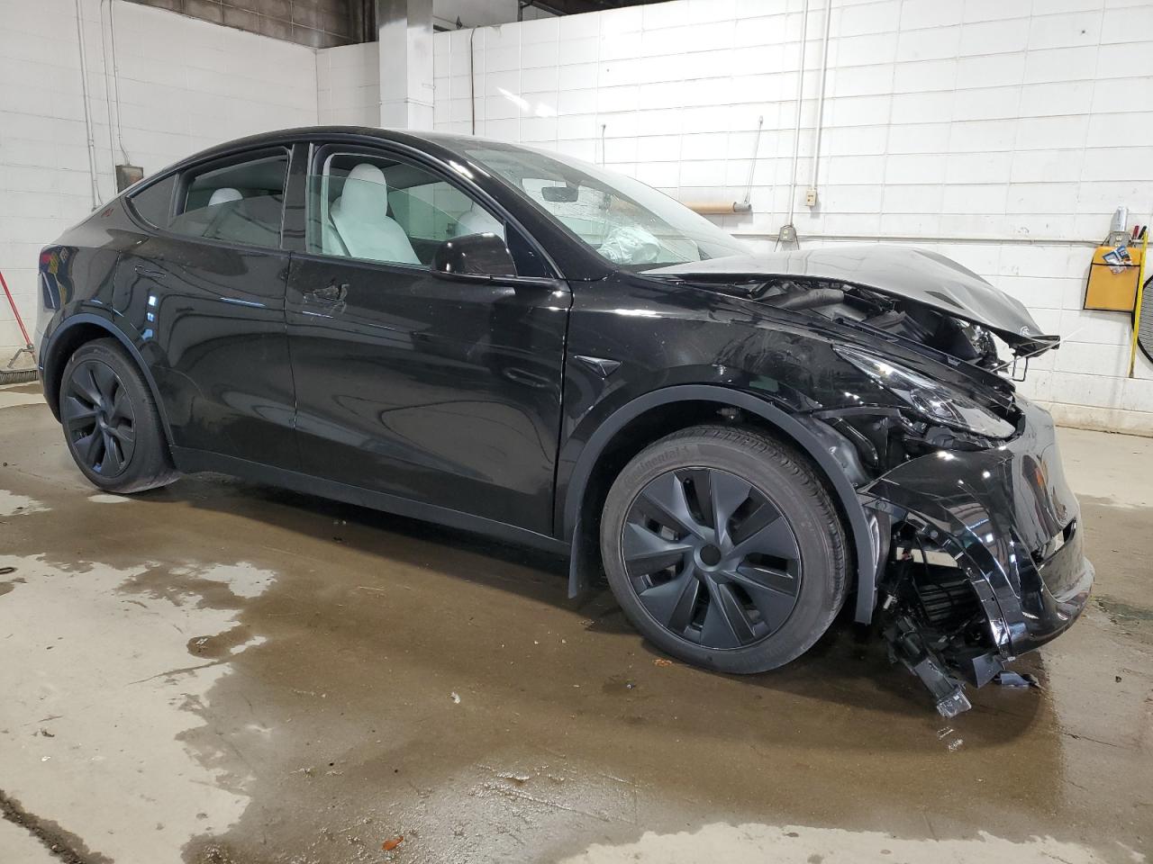 7SAYGAEE6RF182605 Tesla Model Y 2024. Фото: 3