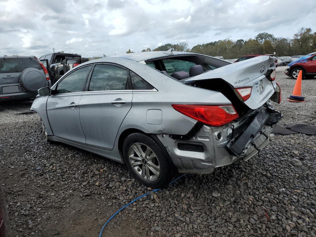 2011 Hyundai Sonata - Image 2