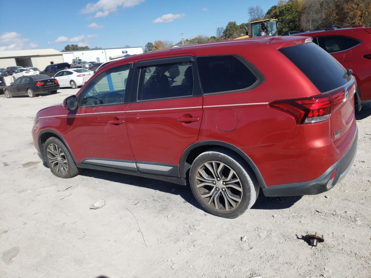 2016 Mitsubishi Outlander - Image 2