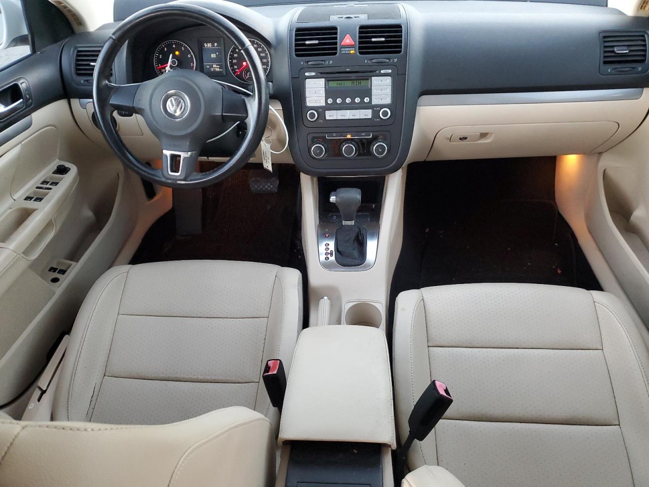 2010 Volkswagen Jetta - Image 8