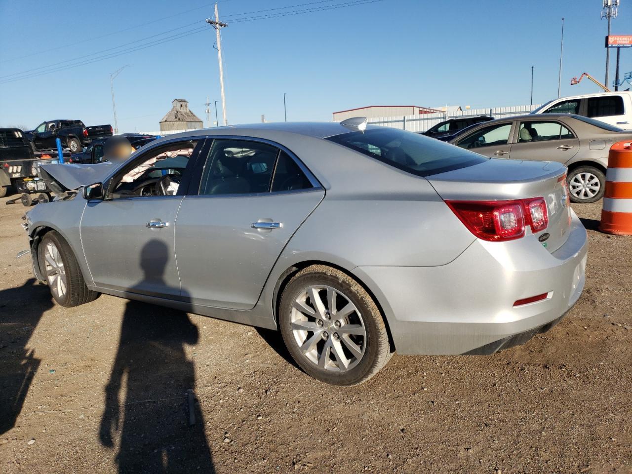 2016 Chevrolet Malibu - Image 2