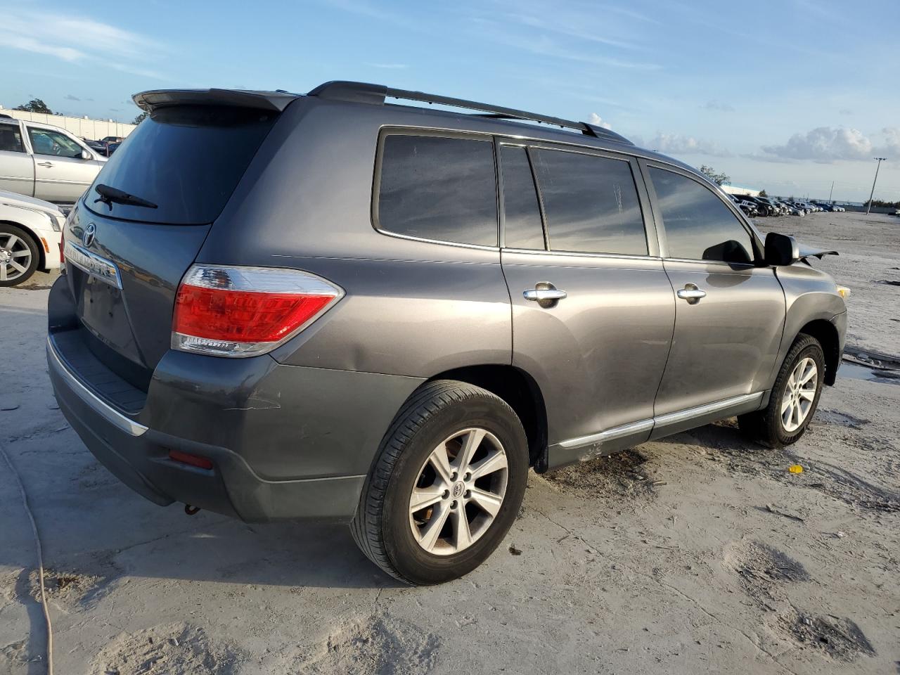 2012 Toyota Highlander - Image 3