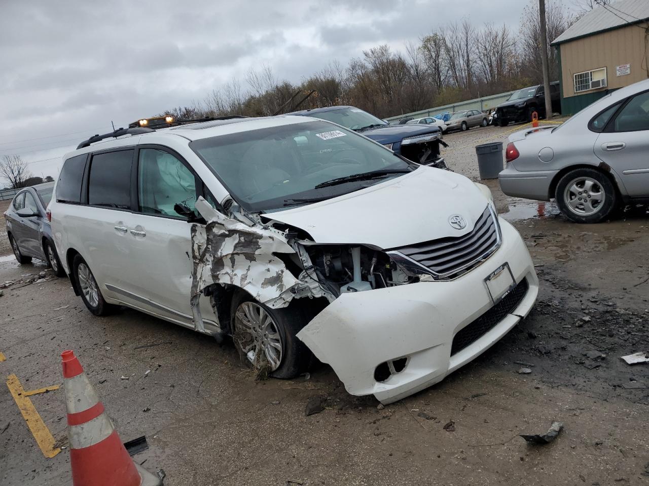 2015 Toyota Sienna - Image 4