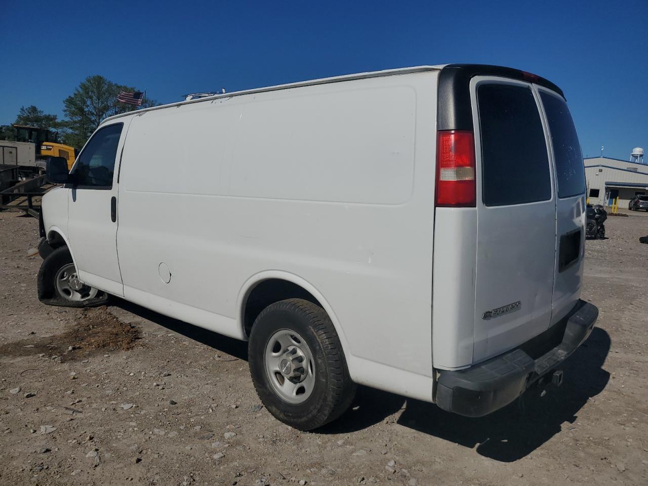2009 Chevrolet Express - Image 2