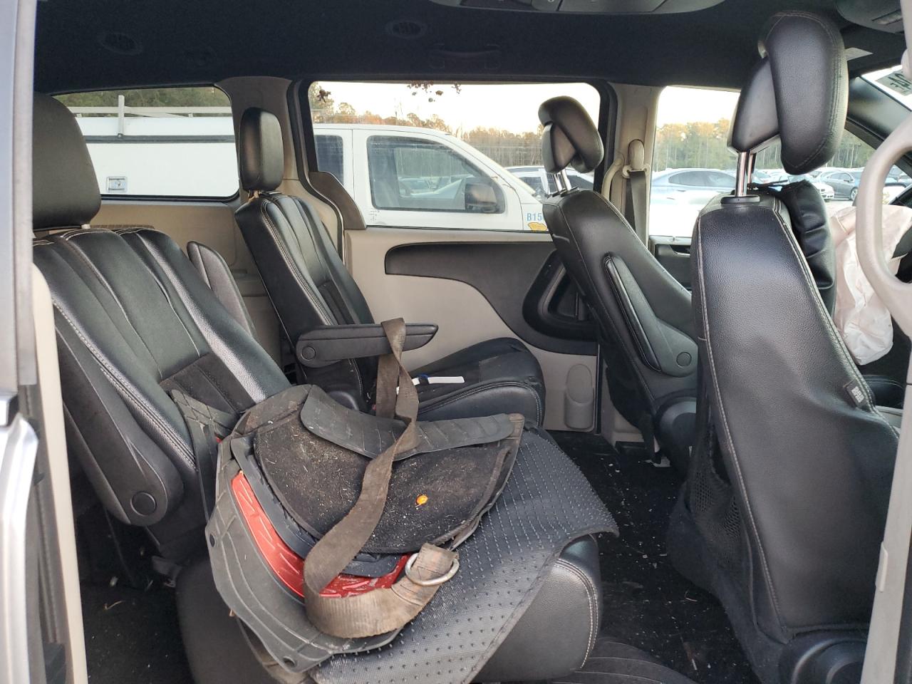 2016 Dodge Caravan - Image 12